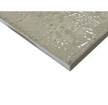 Keramisk platta med strukturerad yta