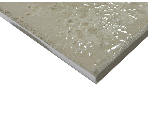 Keramisk platta med strukturerad yta