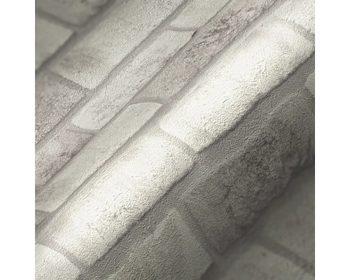 Närbild av en tapetrulle med tegelstensmönster.