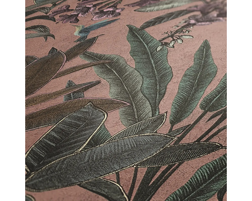 Närbild av en tapet med blad- och fågelmönster