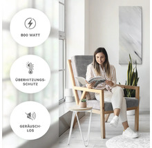 Kvinna läser i ett ljust rum. Produktegenskaper: 800 watt, överhettningsskydd, tyst