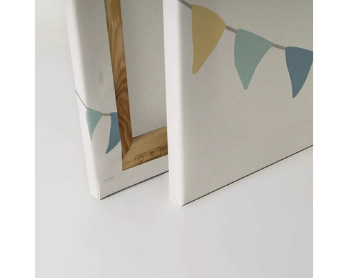 Detaljvy av en duk med en girlang.