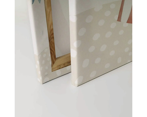 Detaljvy av en duk med träram och prickmönster