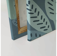 Närbild av canvastavla med botaniskt motiv och träram