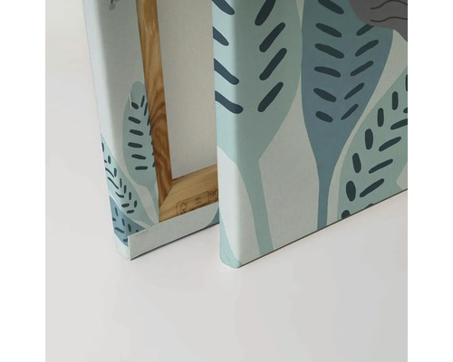 Detaljvy av en målarduk med växtmotiv och träram