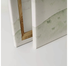 Närbild av två canvastavlor med träram