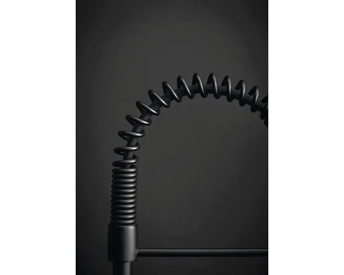 Närbild av köksblandarens slang