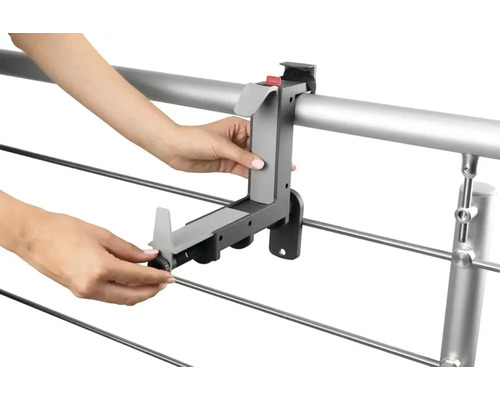 Montering av balkonglådehållare på ett räcke