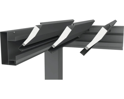 Detaljvy av ett grått terrasstak med lameller