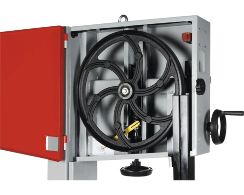 Detaljvy av bandsåg med öppet hölje