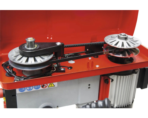 Detaljvy av remdrift på en pelarborrmaskin