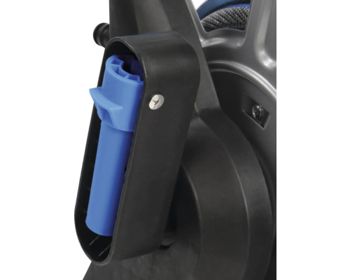 Detaljvy av en slangbox med tillbehör