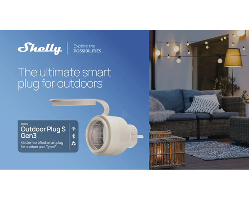 Shelly logotyp. Matter-certifierad smart kontakt för utomhusbruk, typ F. Uteplats med soffa och ljusslinga.