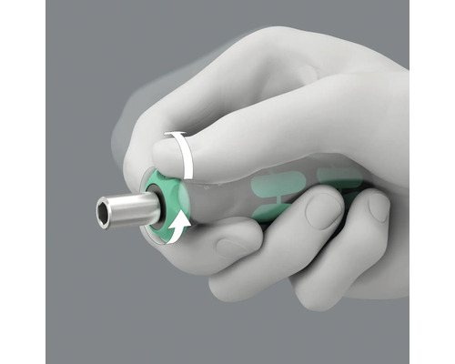 En hand håller en skruvmejsel med roterande funktion och pilar som illustration.