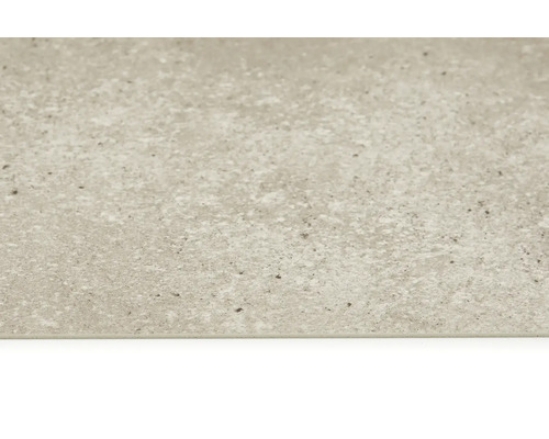 Närbild av en golvplatta med en matt yta