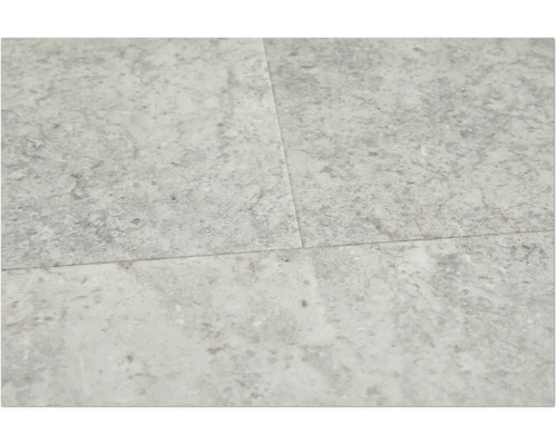 Närbild av golvplattor i sten