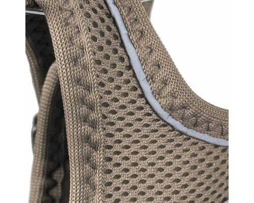 Detaljvy av en brun hundsele med meshinsatser för god ventilation