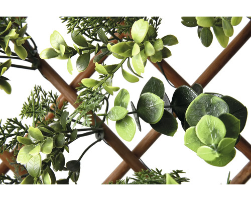 Dekorativt klätterstöd med konstgjorda växter för trädgårdsdesign