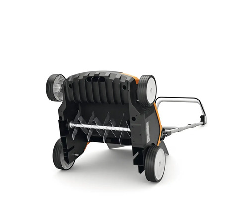 Gräsmattluftare med hjul och vertikalskärare underifrån