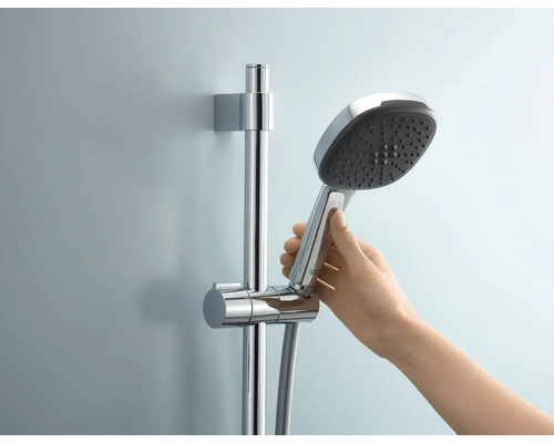 Handdusch på duschstång med hand