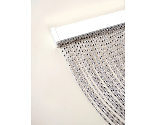 Dekorativa sjalar med silveraccenter och vit upphängning