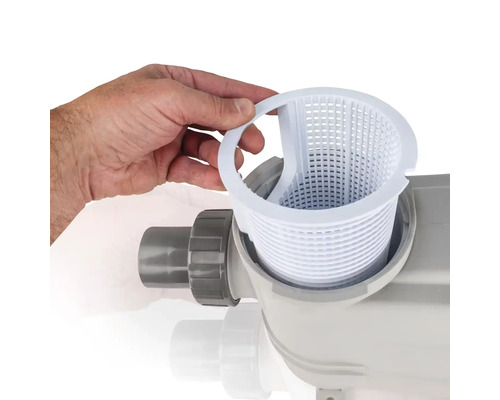 Inbyggd skimmer med insatt silskorg för poolen