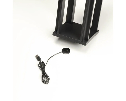 Laddstation med USB-kabel under en hylla