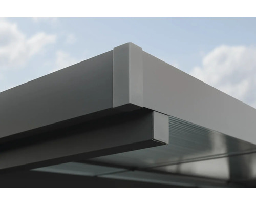 Detaljvy av ett altantak med aluminiumram