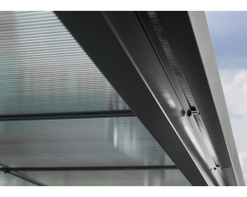 Detaljvy av ett terrasstak med polykarbonatskivor