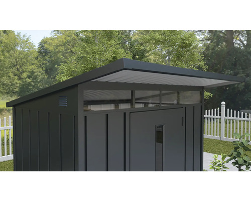 Redskapsbod i metall med pulpettak i trädgården