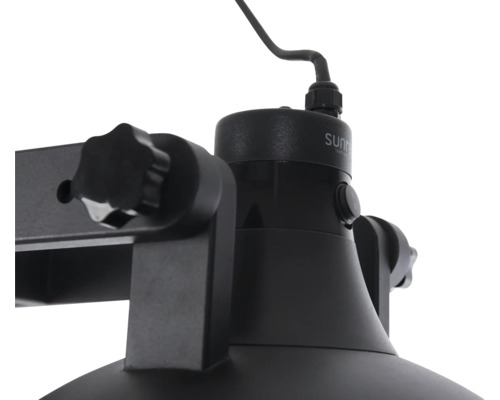 Detaljbild av en svart lampa med vridknapp