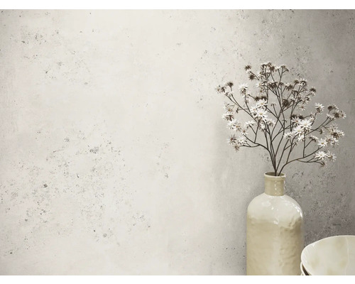 Dekorativa konstgjorda blommor i vas