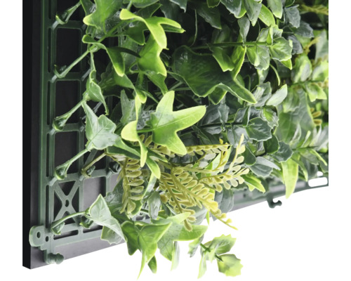 Konstgjord grön växtvägg med olika blad för inomhusbruk