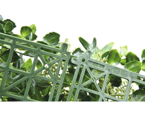 Konstgjord växtmatta med gröna blad och plastgaller