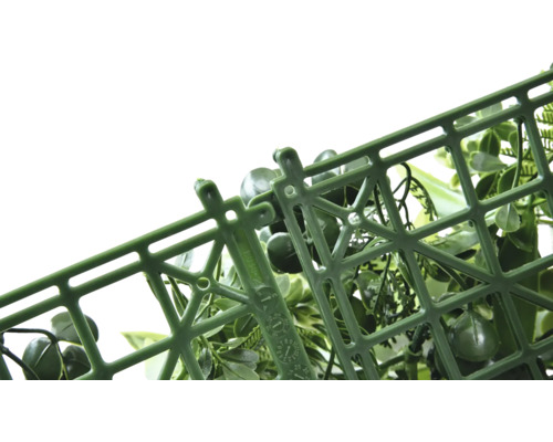 Detalj av en konstgjord växtvägg med plastgaller