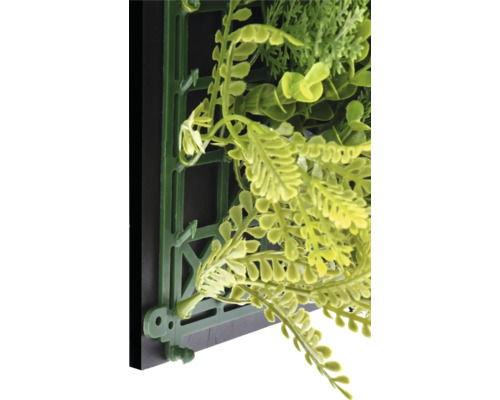 Detaljbild av en konstgjord växtvägg med fästsystem