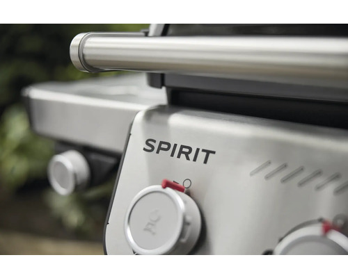 Detaljvy av en Spirit gasolgrill med kontrollknappar och Spirit-texten