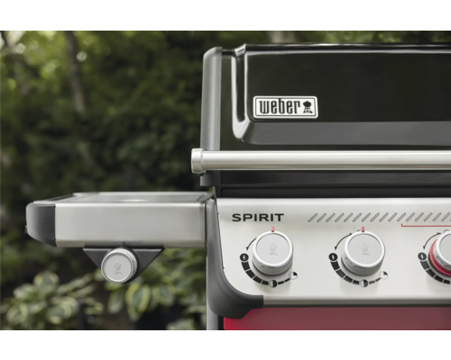 Weber Spirit gasolgrill med sidobord och kontrollknappar