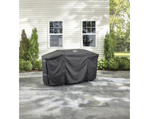 Weber grill med skydd utomhus