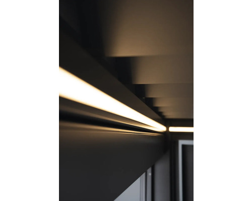 Närbild av ett terrasstak med integrerad belysning