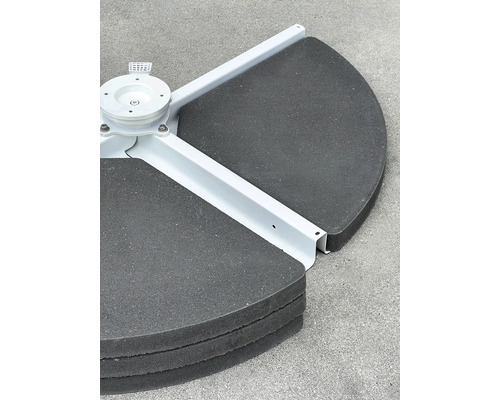 Parasollfot med betongplattor och stålram