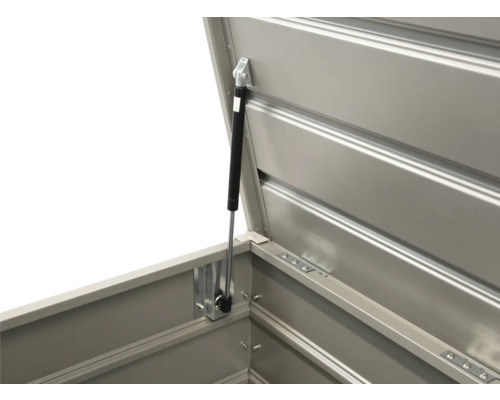 Detaljvy av en öppen redskapslåda med gasfjäder