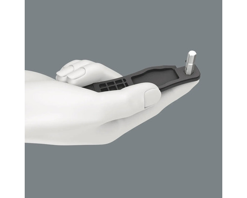 Skiftnyckel med sexkantsbit i en hand