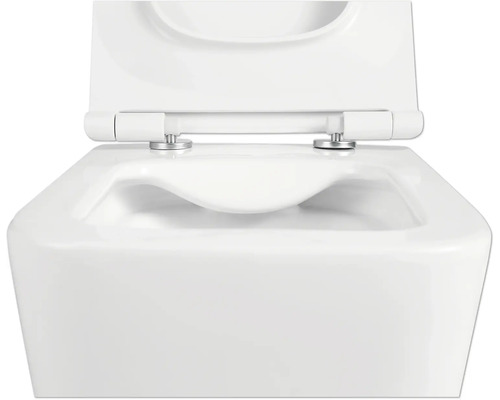 Närbild av en toalett med öppet lock