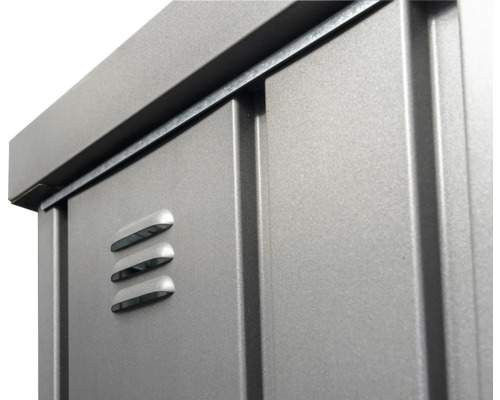 Detaljvy av en metallträdgårdsbox med ventilationsöppningar