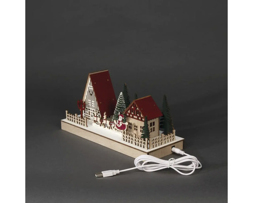 Juldekoration i trä med LED-belysning, bestående av hus, träd och jultomten i en släde med USB-kabel