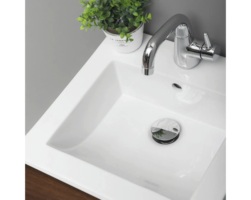 Tvättställ med blandare och bottenventil