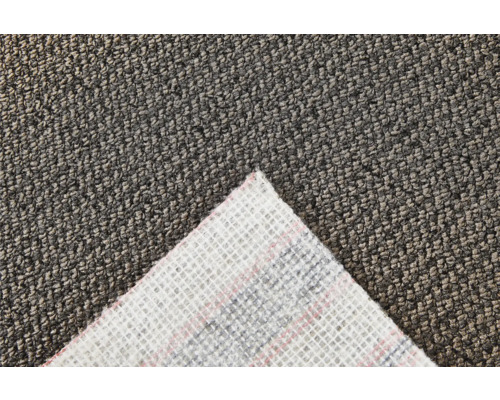 Detaljbild av en grå matta med en sektion av undersidan
