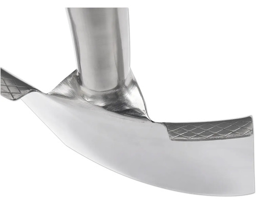 Närbild av ett silverfärgat metallrör med räfflor