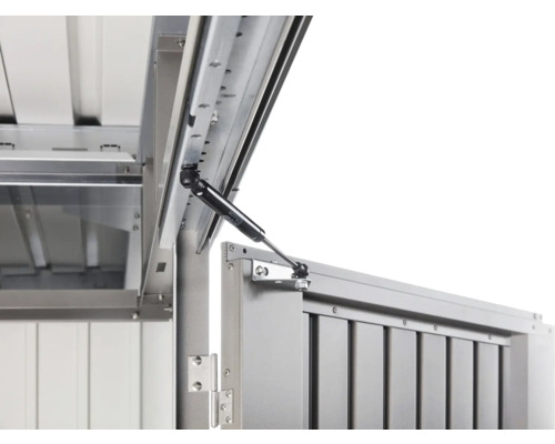 Detaljvy av ett öppet redskapsbod med gasfjäder